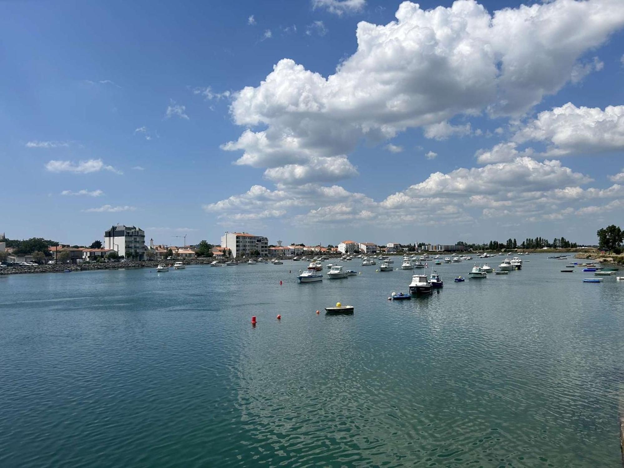 Appartement 2 Pieces Avec Parking Prive, Proche Plage Et Commerces, Saint-Gilles-Croix-De-Vie - Fr-1-224-783 Exterior foto